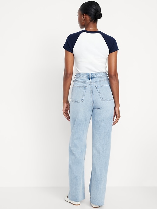 L'image numéro 3 présente Jean profilé à jambe large et à taille très haute