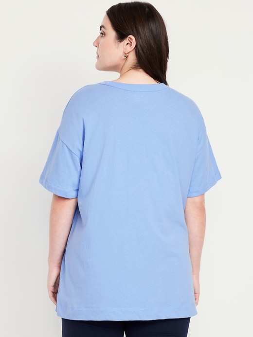 L'image numéro 4 présente T-shirt tunique passe-partout surdimensionné