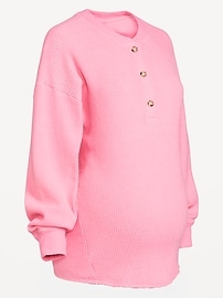 L'image numéro 2 présente Haut henley surdimensionné en tricot gaufré douillet de maternité
