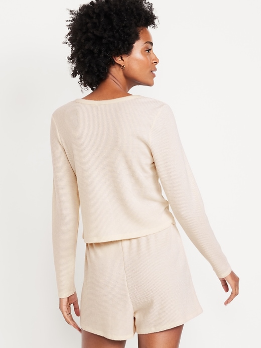 L'image numéro 2 présente Haut de nuit boutonné en tricot gaufré