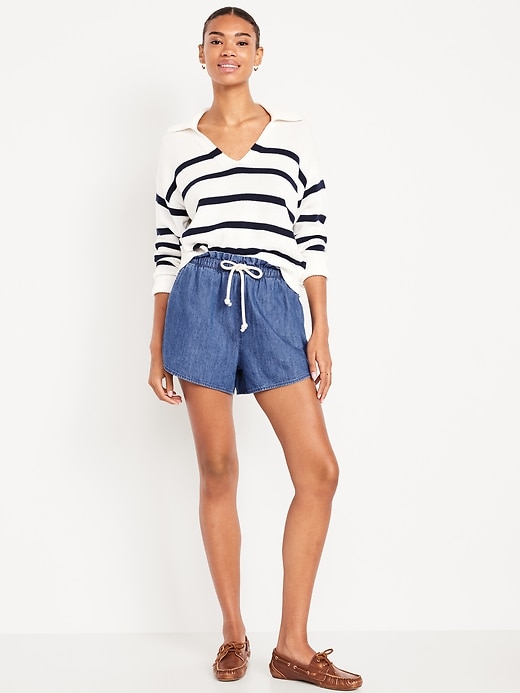 L'image numéro 1 présente Short à coupe volumineuse en denim à taille mi-basse