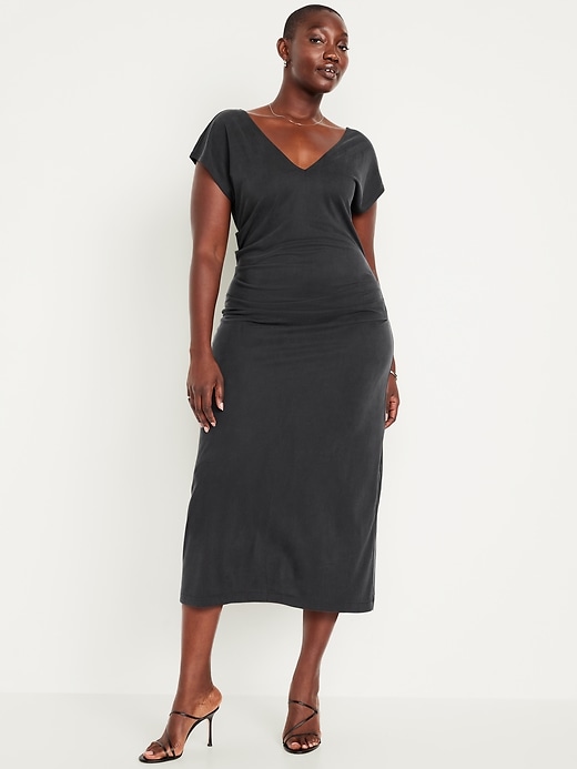 Image number 4 showing, Fit & Flare Ruched Midi Dress