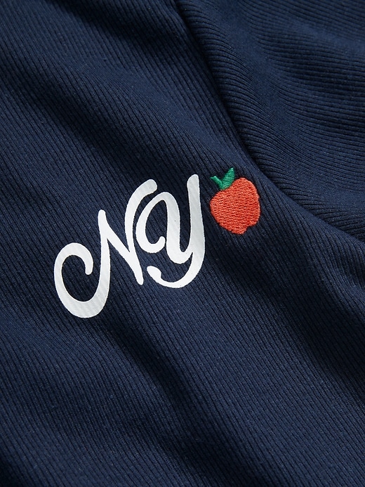 L'image numéro 2 présente T-shirt moulant à imprimé