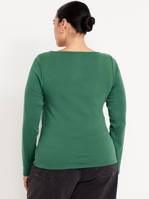 L'image numéro 7 présente T-shirt ajusté à manches longues et à encolure bateau