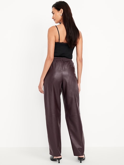 L'image numéro 3 présente Pantalon Billie longueur cheville à taille haute en similicuir