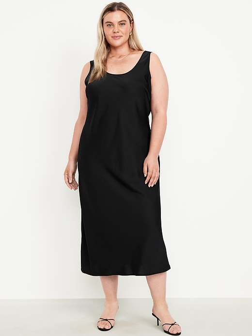 L'image numéro 7 présente Robe mi-longue sans manches en satin