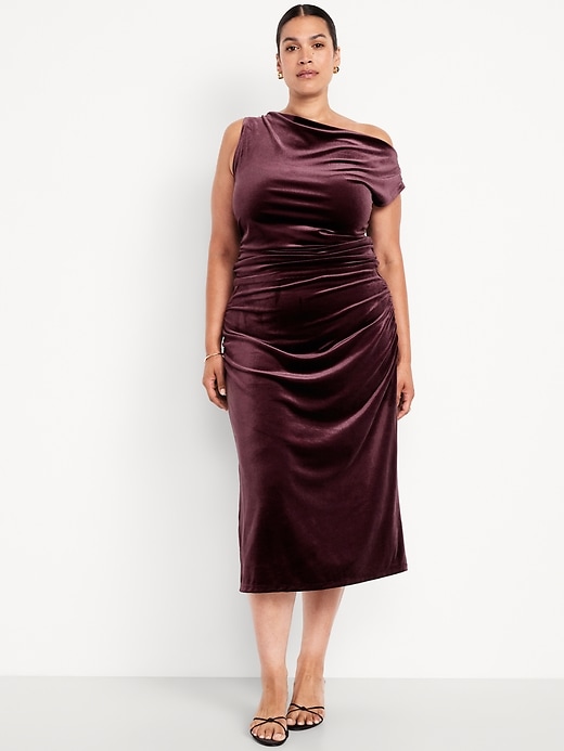 Image number 5 showing, High-Waisted Ruched Velvet Midi Skirt