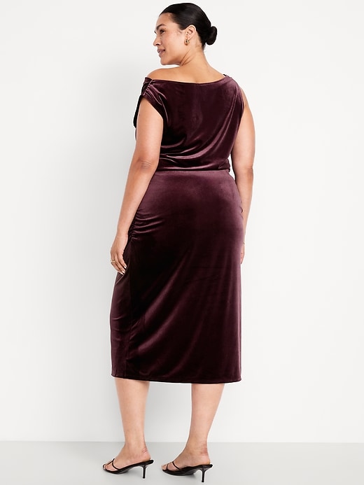 Image number 6 showing, High-Waisted Ruched Velvet Midi Skirt