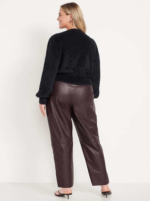 L'image numéro 9 présente Pantalon Billie longueur cheville à taille haute en similicuir