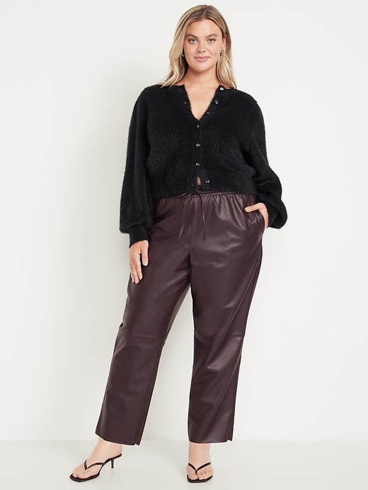L'image numéro 8 présente Pantalon Billie longueur cheville à taille haute en similicuir