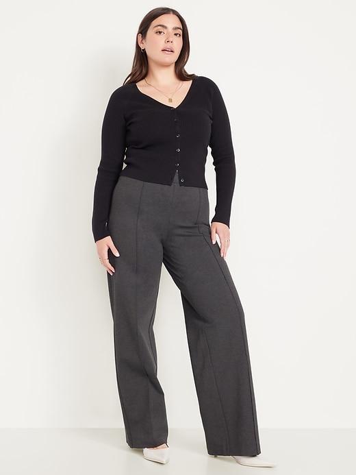 L'image numéro 6 présente Pantalon à jambe large Stevie à taille très haute