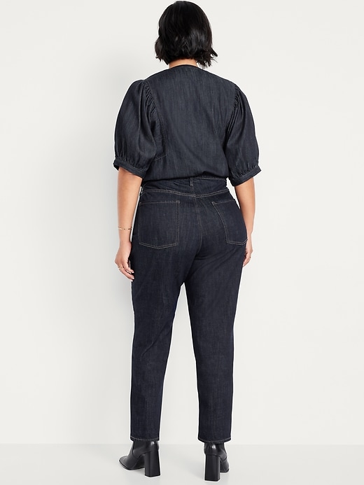 L'image numéro 7 présente Jean coupe droite profilée à taille très haute pour femme