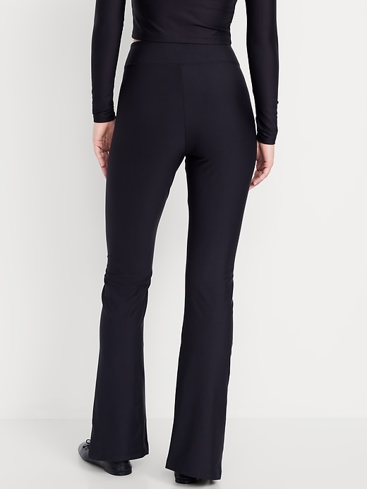 L'image numéro 2 présente Legging PowerSoft évasé à ourlet fendu et à taille très haute