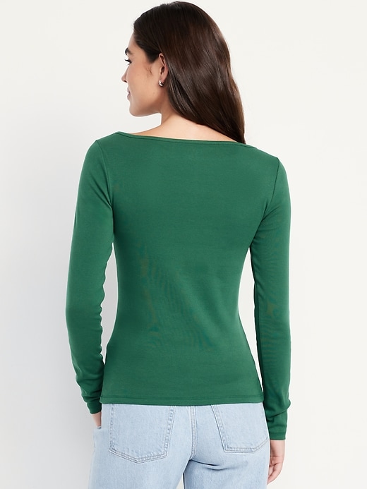 L'image numéro 2 présente T-shirt ajusté à manches longues et à encolure bateau