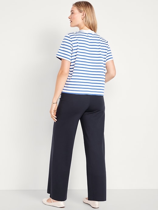 L'image numéro 8 présente Pantalon à jambe large Stevie à taille très haute
