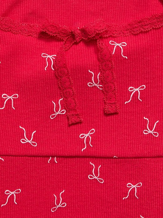 L'image numéro 4 présente T-shirt ajusté côtelé à manches longues et à boucle en dentelle pour fille