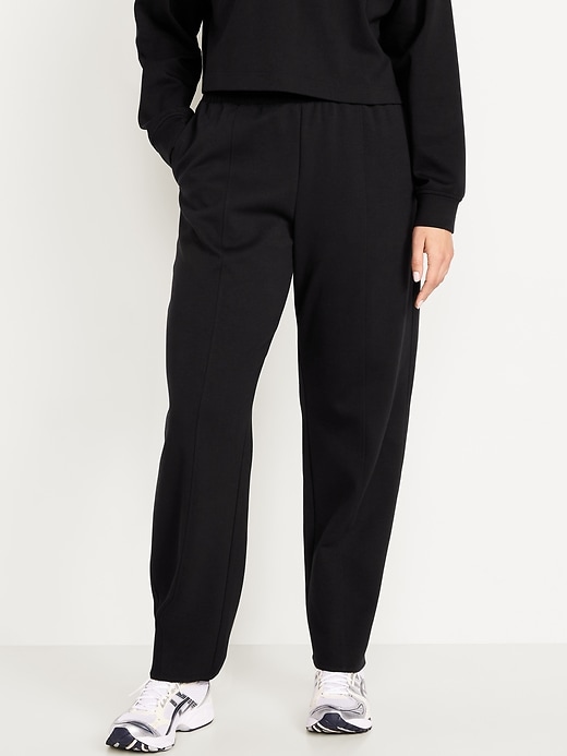 L'image numéro 4 présente Pantalon baril à taille haute en Molleton dynamique