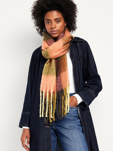 Foulard à franges en tissu brossé.
