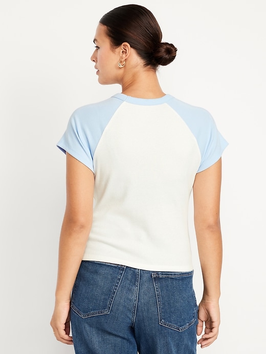 L'image numéro 5 présente T-shirt moulant à manches raglan