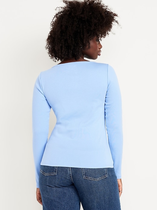 L'image numéro 6 présente T-shirt ajusté à manches longues et à encolure bateau