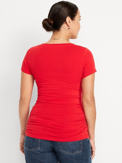 L'image numéro 2 présente T-shirt à encolure dégagée de Maternité