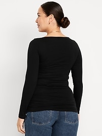 L'image numéro 2 présente T-shirt à encolure fendue et à manches longues de maternité