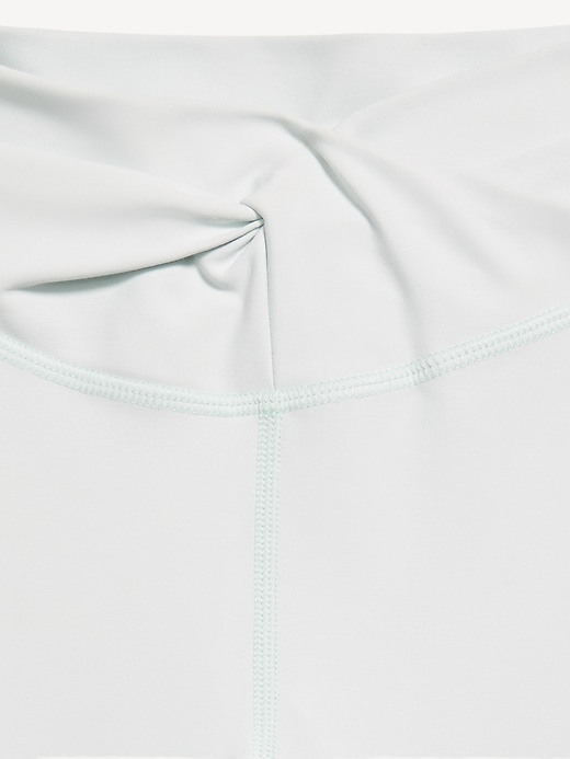 L'image numéro 5 présente Legging PowerSoft évasé à taille haute et devant torsadé pour fille