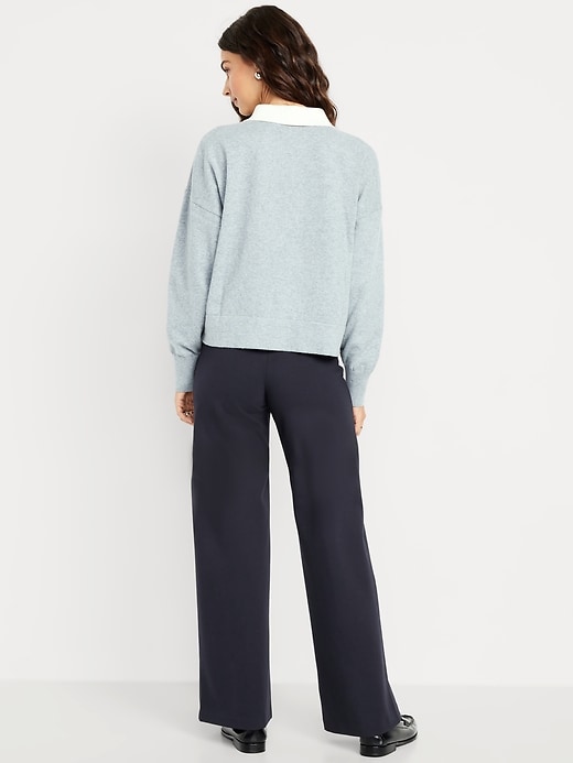 L'image numéro 3 présente Pantalon à jambe large Stevie à taille très haute