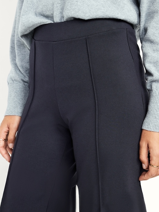 L'image numéro 5 présente Pantalon à jambe large Stevie à taille très haute