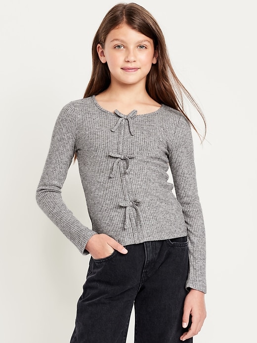 L'image numéro 1 présente Haut ajusté côtelé à manches longues et à boucles pour fille