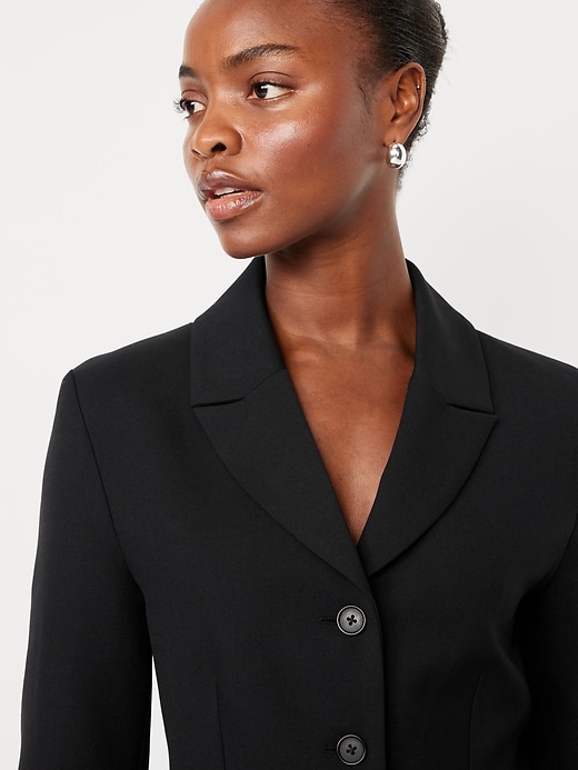 L'image numéro 6 présente Blazer ajusté boutonné sur le devant