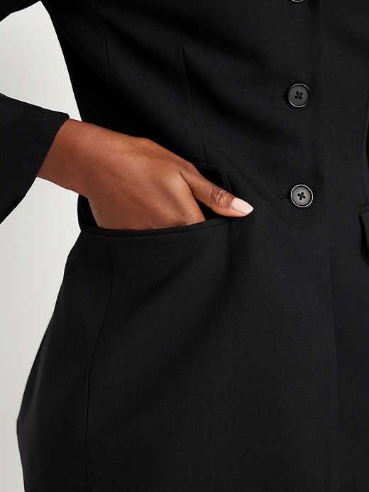 L'image numéro 4 présente Blazer ajusté boutonné sur le devant