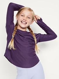 L'image numéro 1 présente T-shirt Performance NuageSport à manches longues et à découpes au dos pour fille