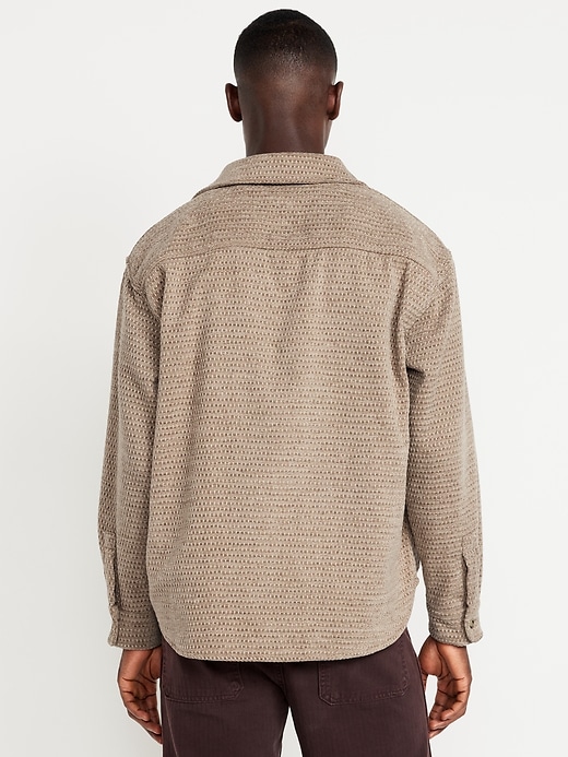 L'image numéro 2 présente Chemise boutonnée surdimensionnée à poche