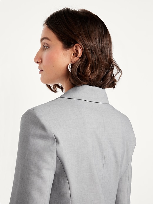 L'image numéro 6 présente Blazer ajusté boutonné sur le devant