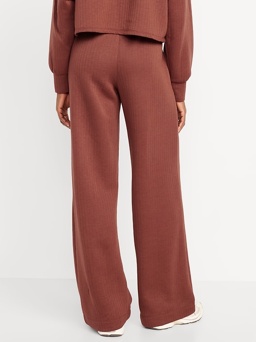 Image number 2 showing, High-Waisted Bounce Fleece Quilted Wide-Leg Sweatpants