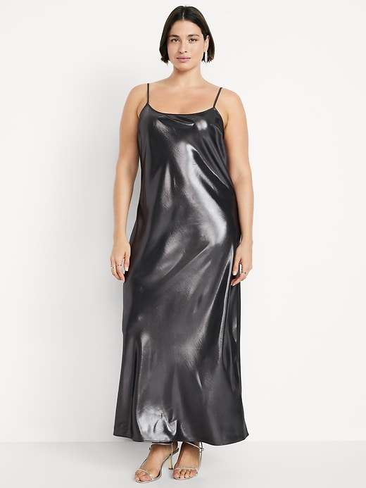 L'image numéro 6 présente Robe longue en satin