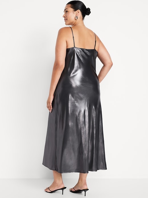 L'image numéro 8 présente Robe longue en satin