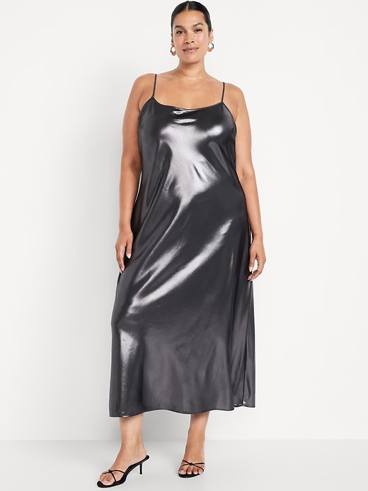 L'image numéro 7 présente Robe longue en satin