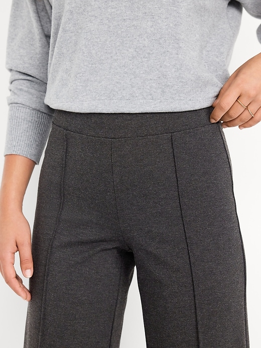 L'image numéro 5 présente Pantalon à jambe large Stevie à taille très haute