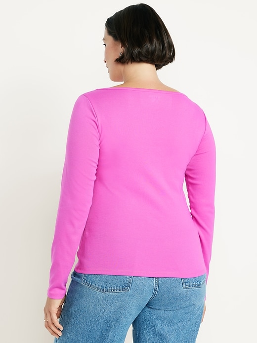 L'image numéro 6 présente T-shirt ajusté à manches longues et à encolure bateau