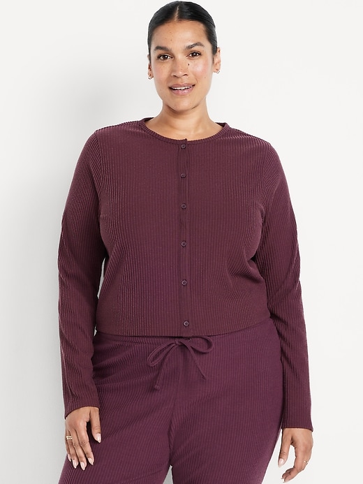 L'image numéro 7 présente Cardigan court en tricot côtelé