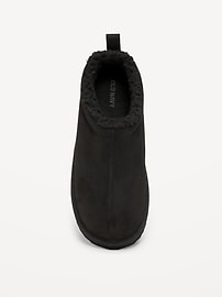 L'image numéro 2 présente Pantoufles de style mule en suédine avec doublure en Sherpa pour garçon