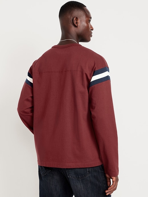 L'image numéro 2 présente T-shirt épais de style football à manches longues