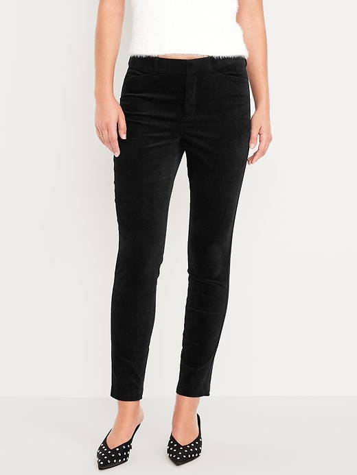 L'image numéro 2 présente Pantalon Pixie ajusté en velours à taille haute longueur cheville