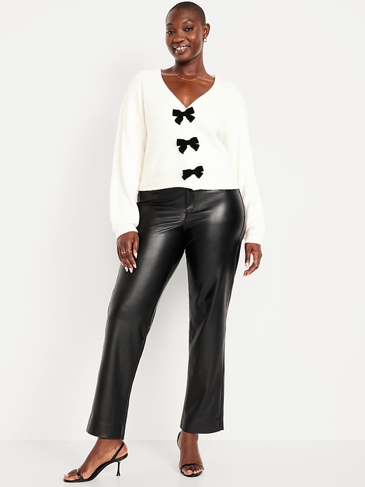 L'image numéro 2 présente Pantalon Pixie droit à taille haute en similicuir