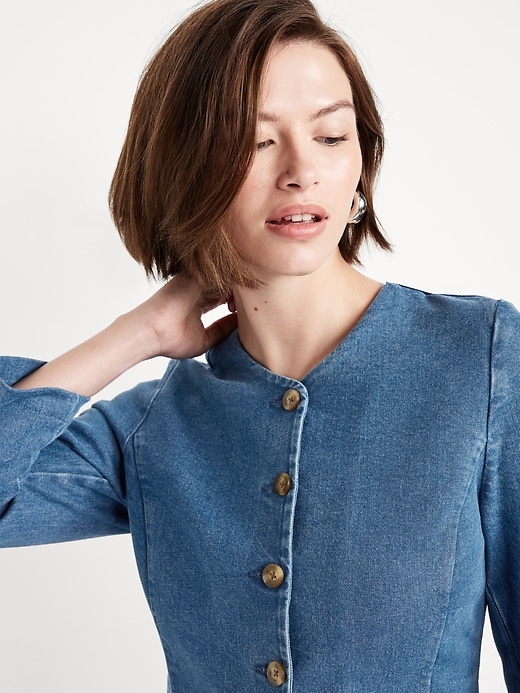 L'image numéro 4 présente Blazer ajusté sans col en denim