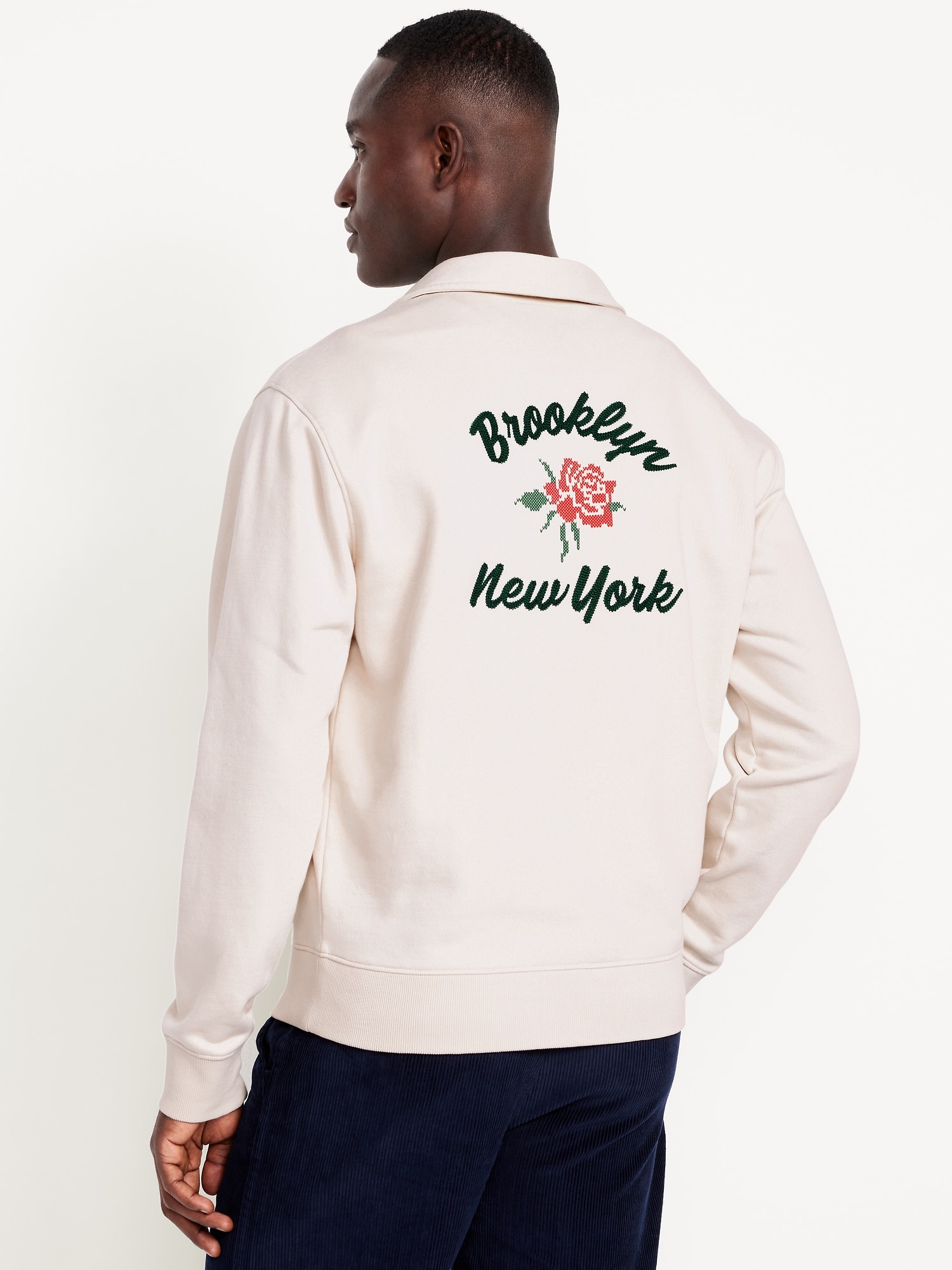 L'image numéro 2 présente Chandail en molleton à col et à imprimé