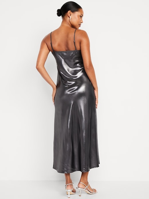 L'image numéro 2 présente Robe longue en satin