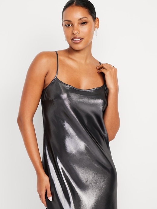 L'image numéro 4 présente Robe longue en satin